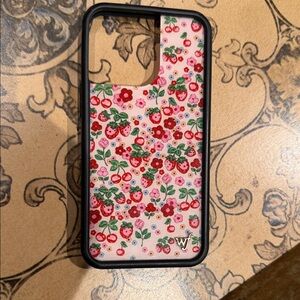 Wildflower Berry World - iPhone 13 Plus